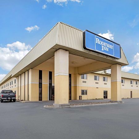 Rodeway Inn South Hutchinson Экстерьер фото