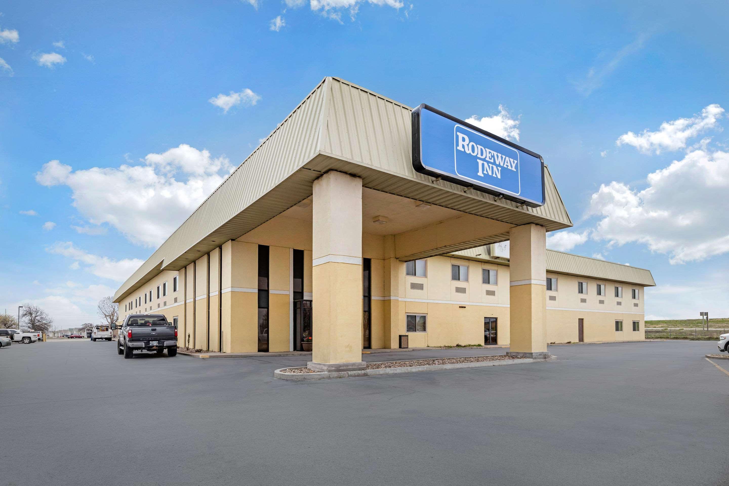 Rodeway Inn South Hutchinson Экстерьер фото