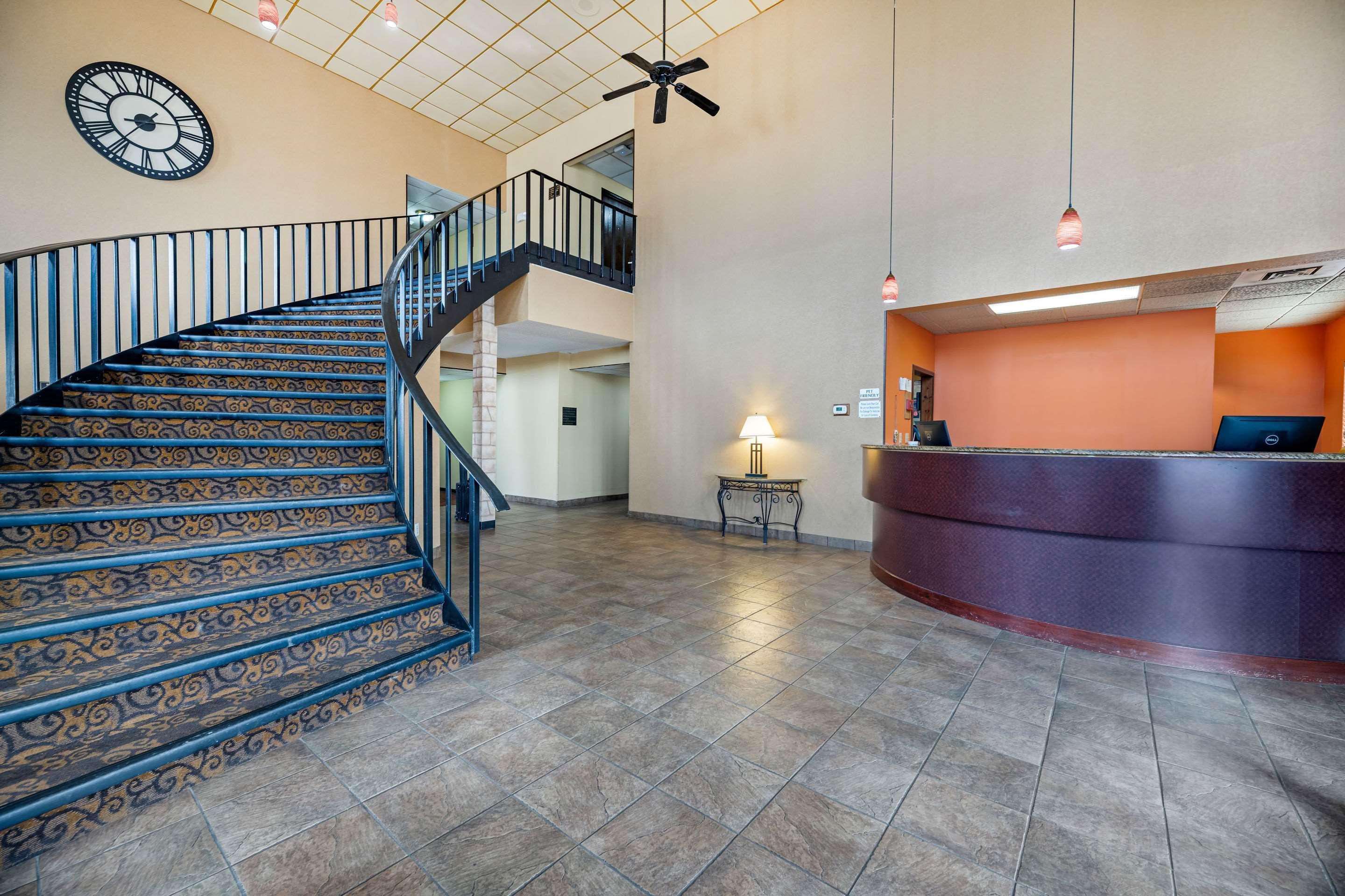 Rodeway Inn South Hutchinson Экстерьер фото