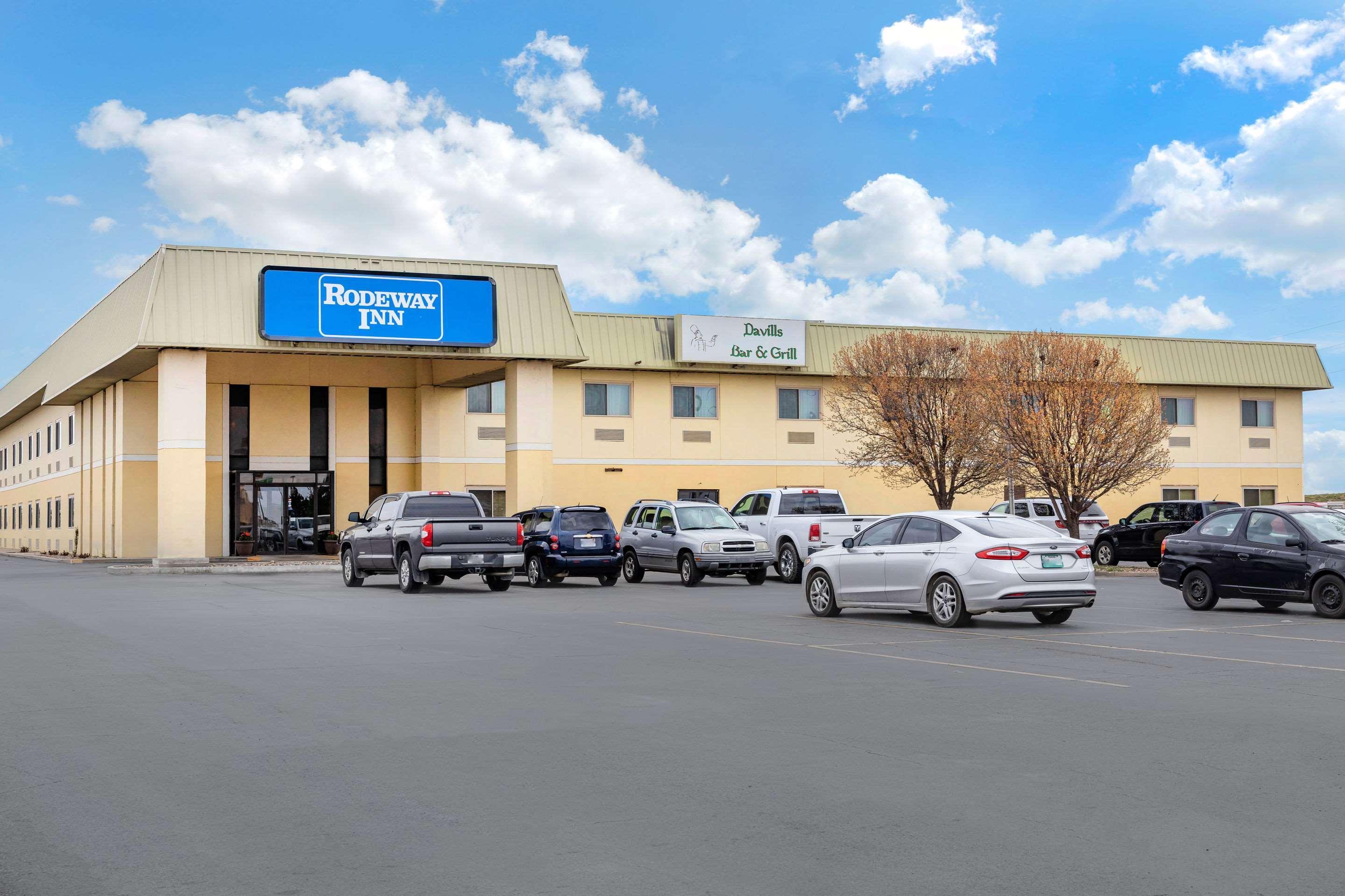 Rodeway Inn South Hutchinson Экстерьер фото