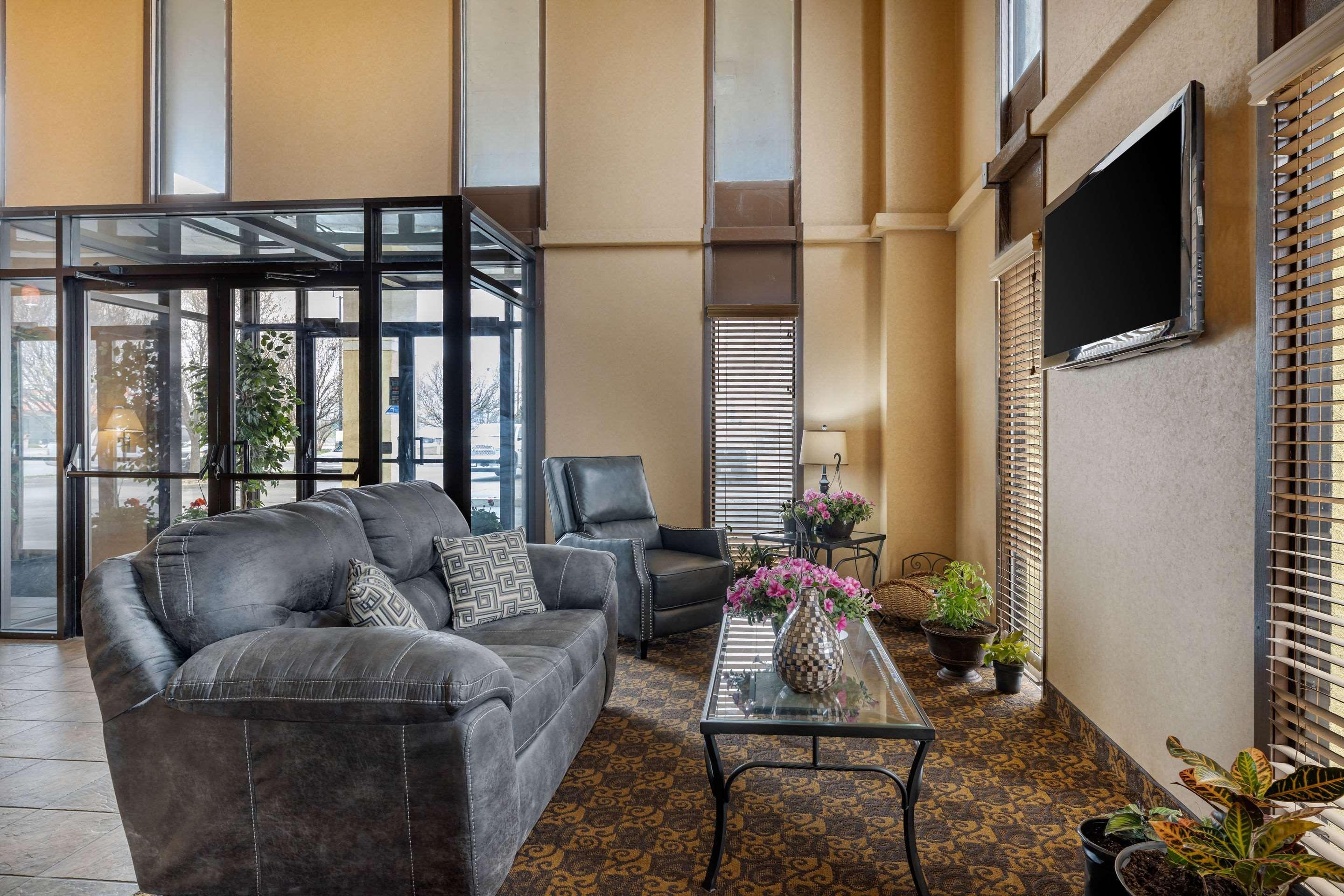 Rodeway Inn South Hutchinson Экстерьер фото