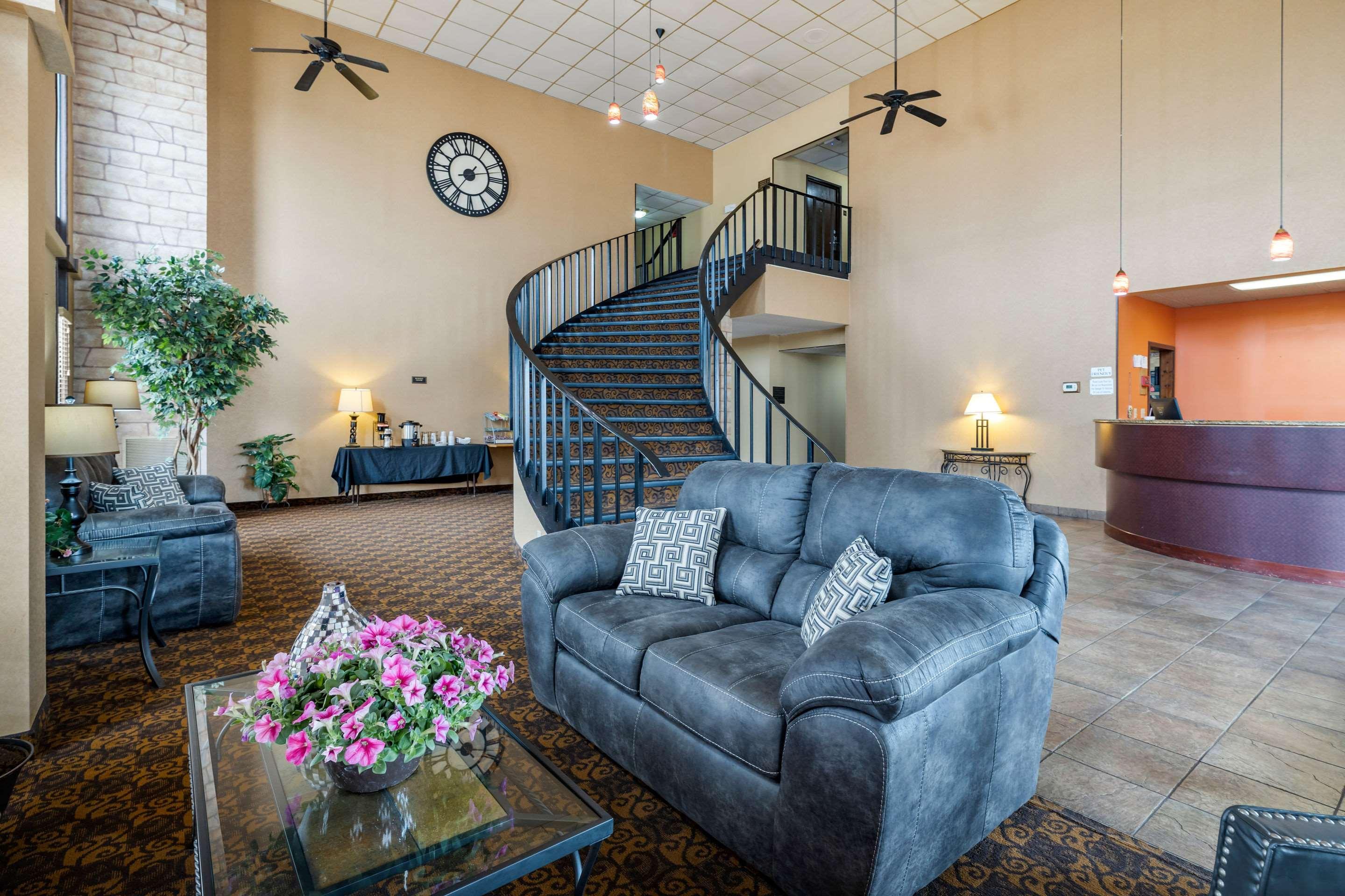 Rodeway Inn South Hutchinson Экстерьер фото