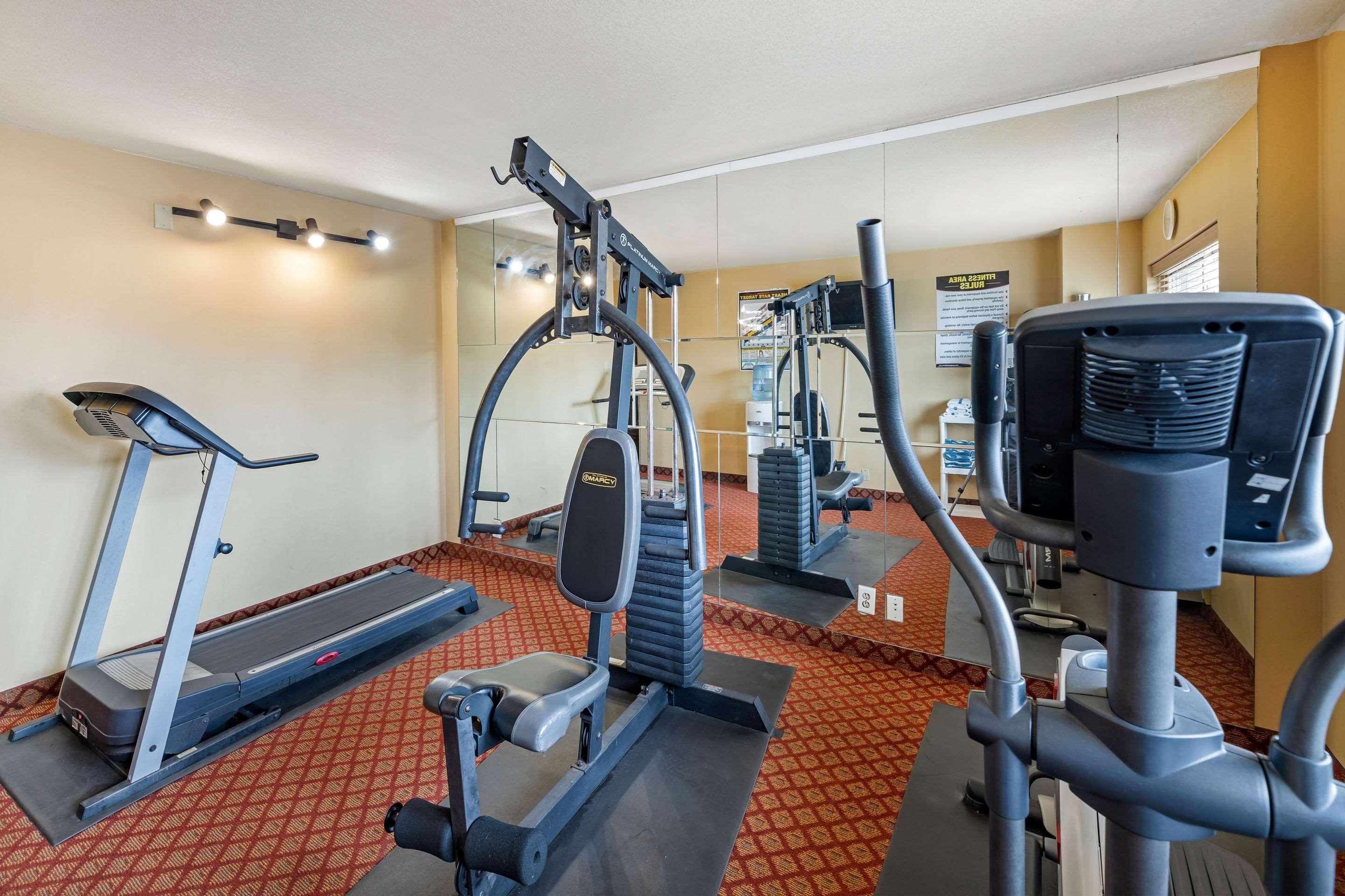 Rodeway Inn South Hutchinson Экстерьер фото
