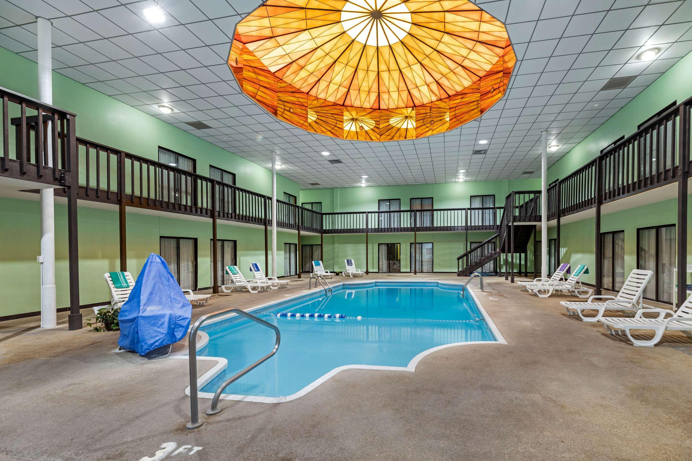 Rodeway Inn South Hutchinson Экстерьер фото