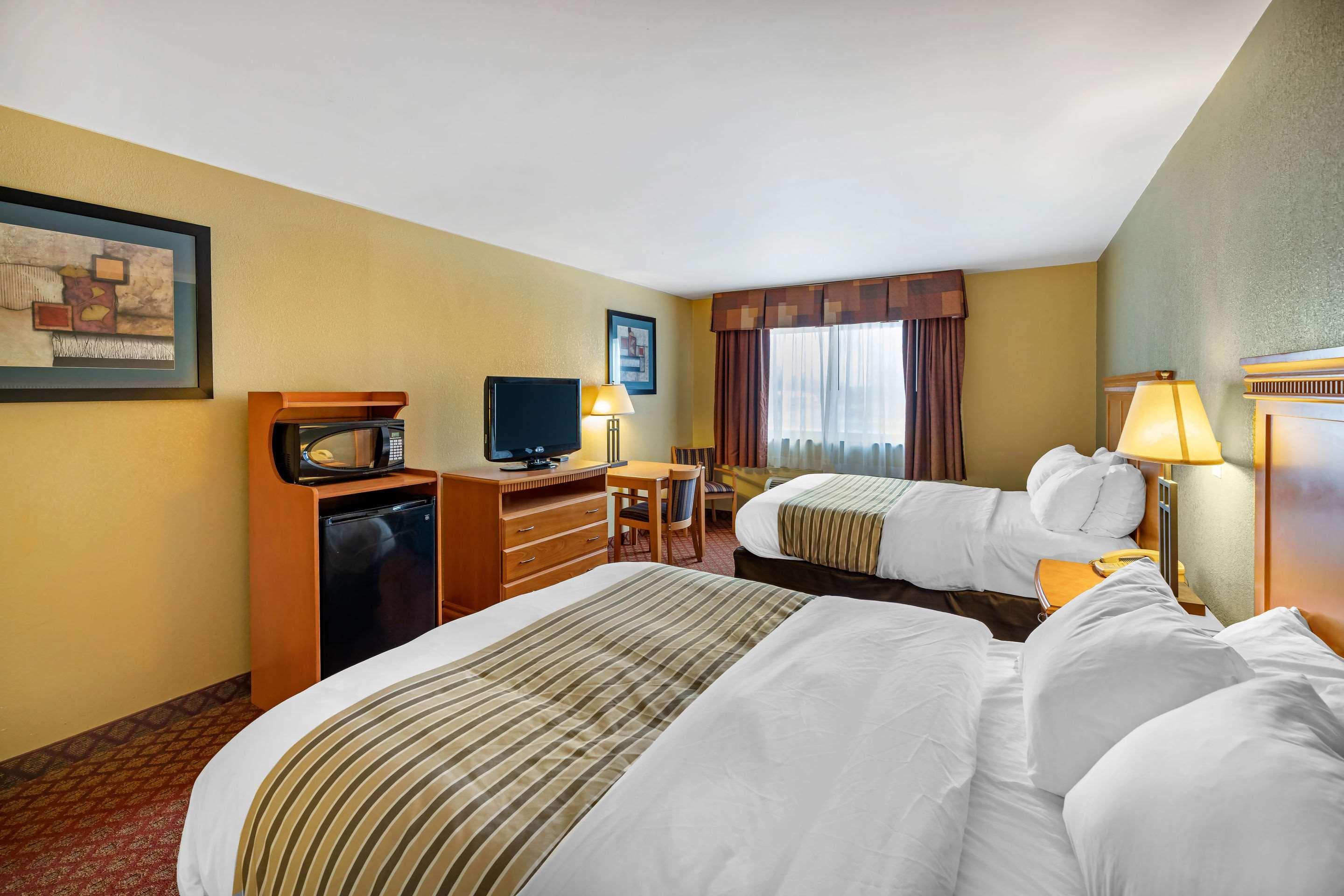 Rodeway Inn South Hutchinson Экстерьер фото