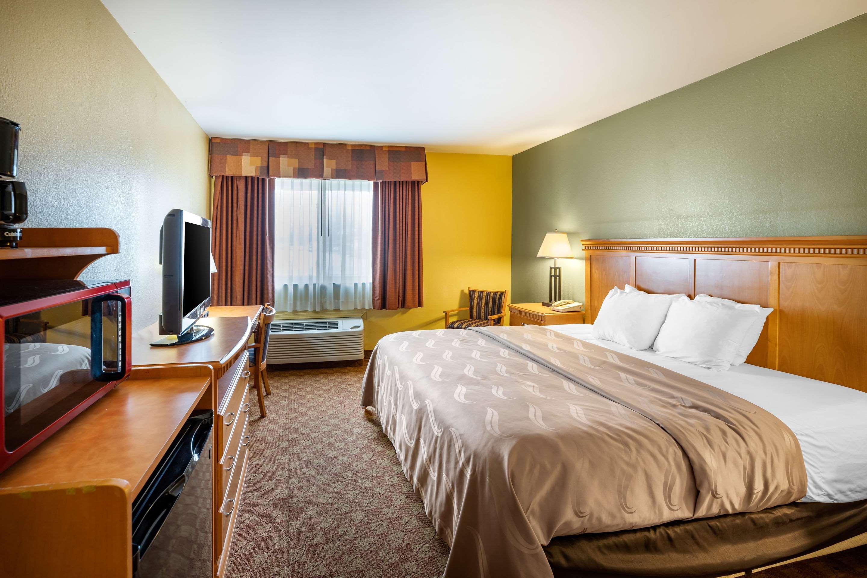 Rodeway Inn South Hutchinson Экстерьер фото