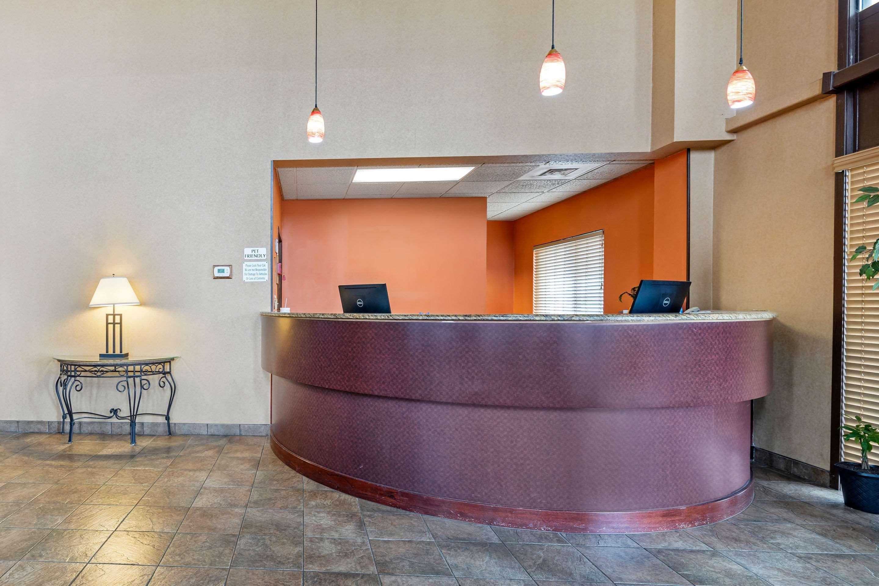 Rodeway Inn South Hutchinson Экстерьер фото