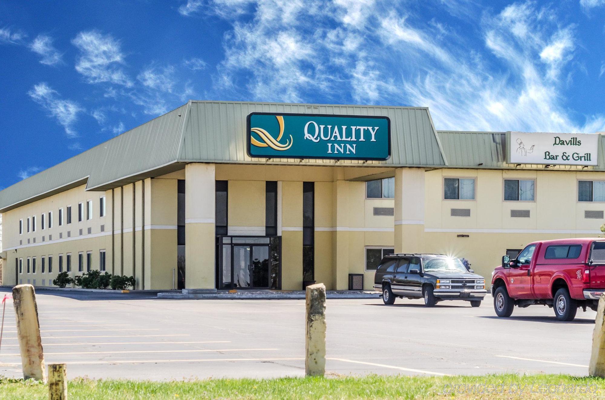 Rodeway Inn South Hutchinson Экстерьер фото