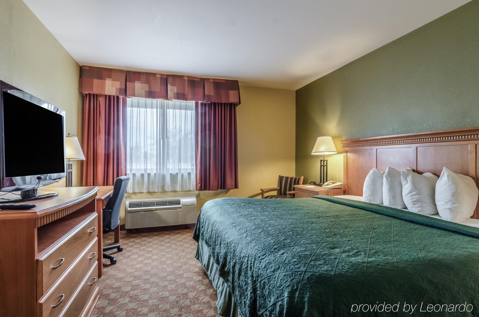 Rodeway Inn South Hutchinson Экстерьер фото