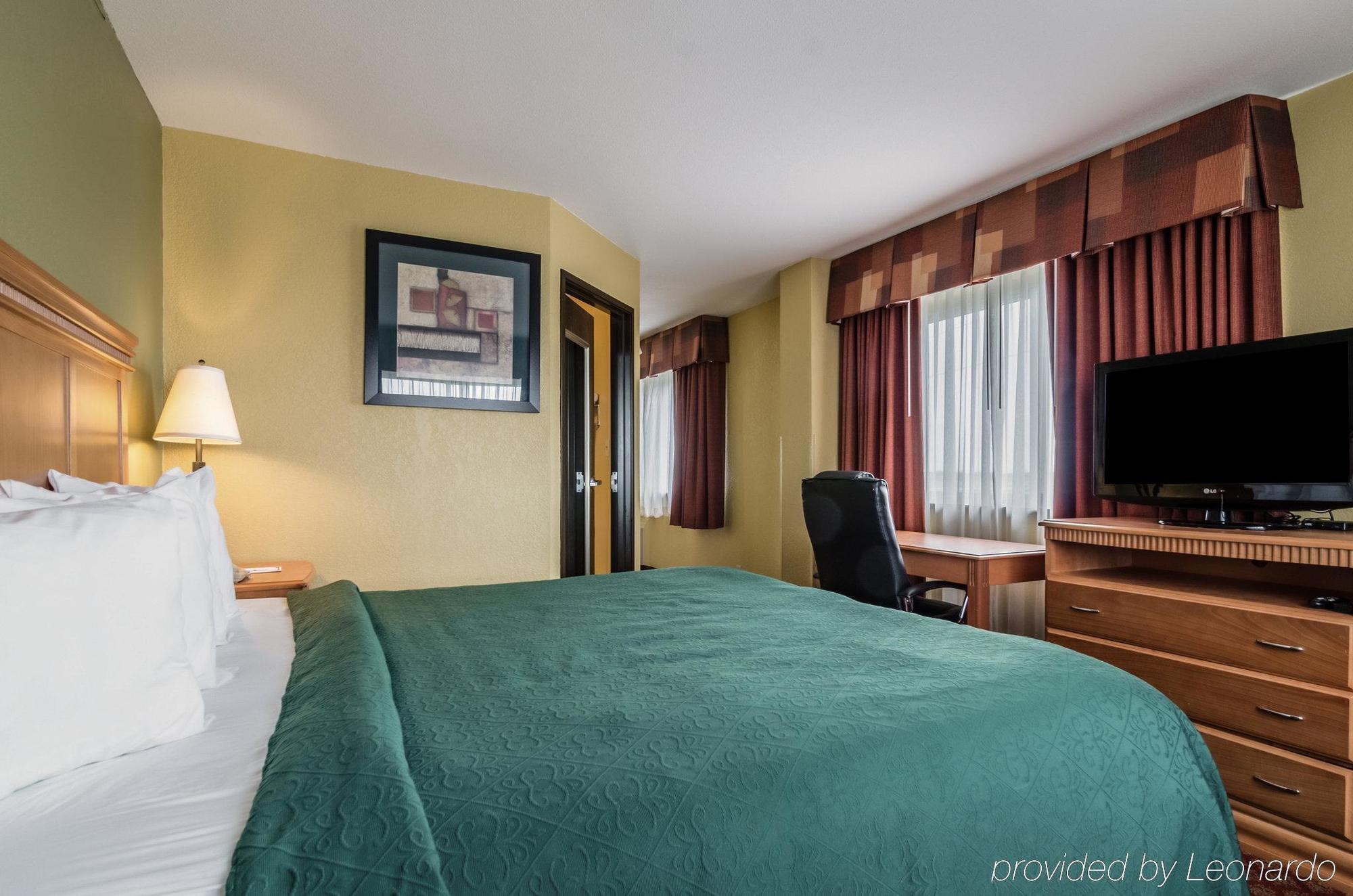 Rodeway Inn South Hutchinson Экстерьер фото