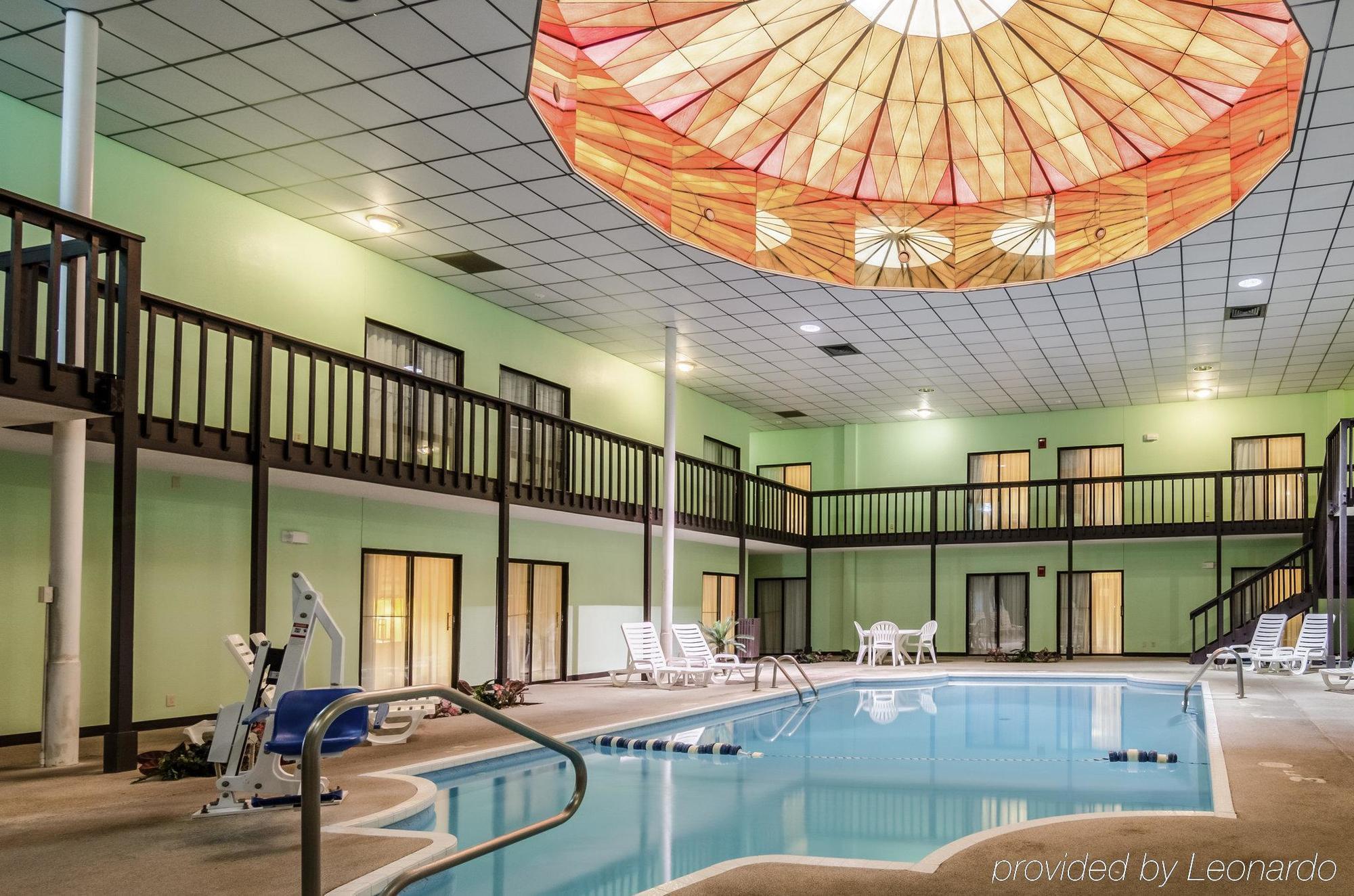 Rodeway Inn South Hutchinson Экстерьер фото