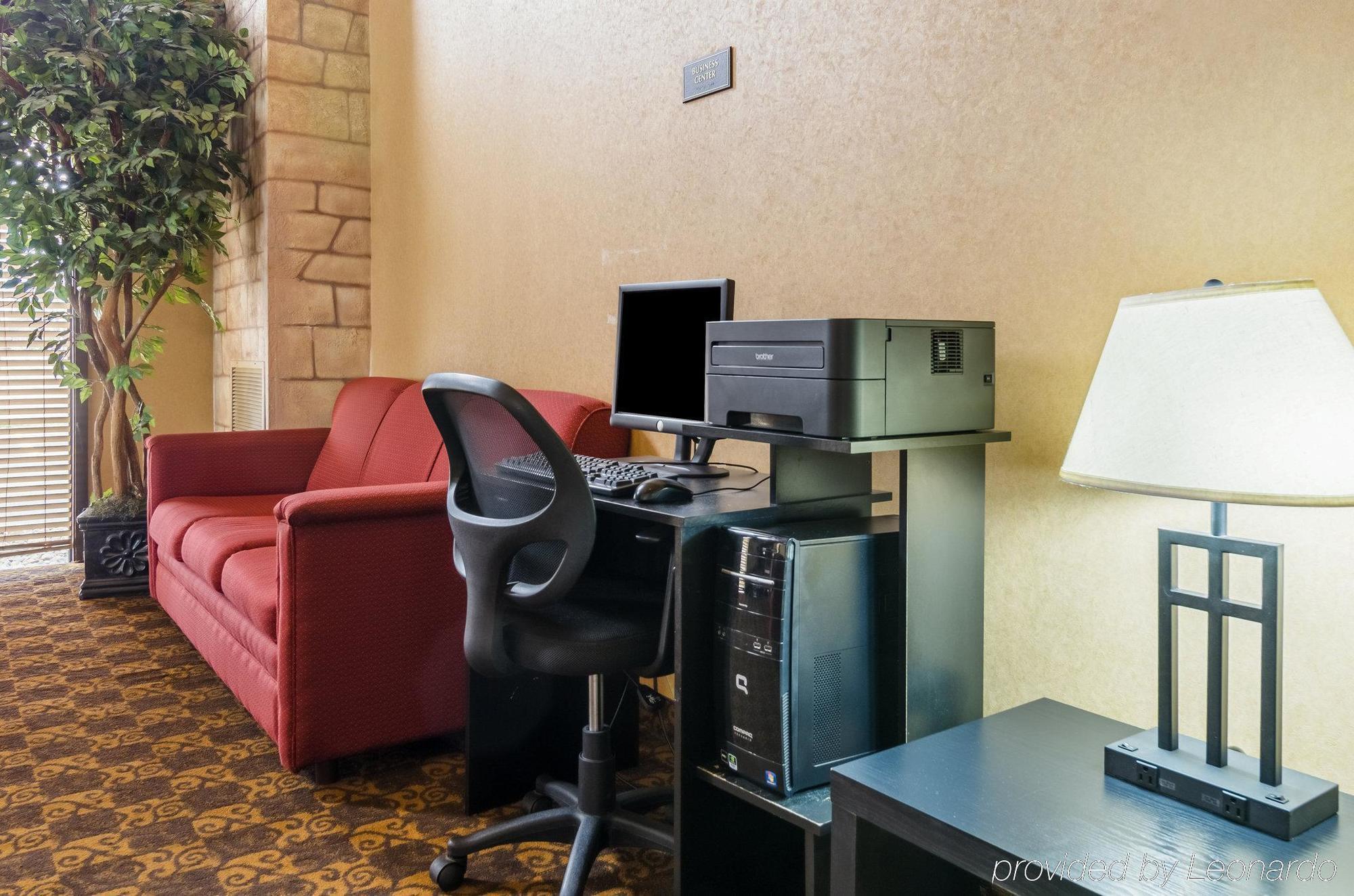 Rodeway Inn South Hutchinson Экстерьер фото