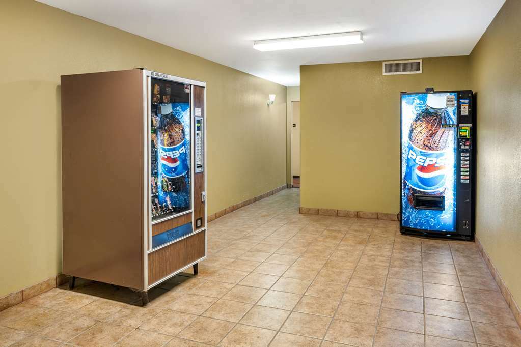 Rodeway Inn South Hutchinson Удобства фото